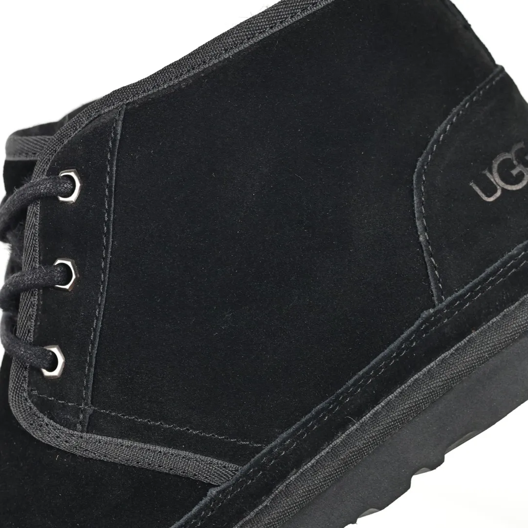 Pick up locally 💰640 Core recommendation with good price It is a very suitable choice for home furnishings. In the new year, uug launched a series of styles, which are partial to the preferences of young consumers and have also moved to the forefront of fashion trends. Shoe body material: water-repellent coated suede upper, 17 mm UGGPURE™ implantable wool insole, lightweight non-slip and comfortable rubber outsole, with brand LOGO and trademark, with full packaging Size: 39 40 41 42 43 44